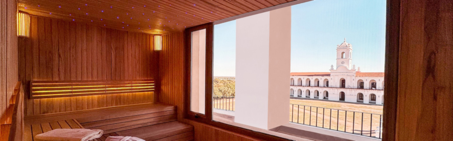 Vista a paisaje de desde un sauna interior